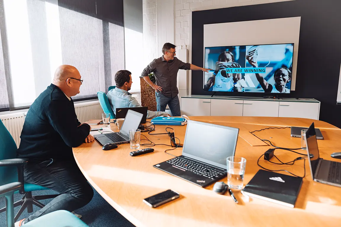 Sweetwater Mitarbeiter im Besprechungsraum Planen einen Projekt